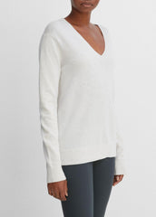Cashmere Weekend V-Neck Sweater in V-Neck - HEATHER WHITE