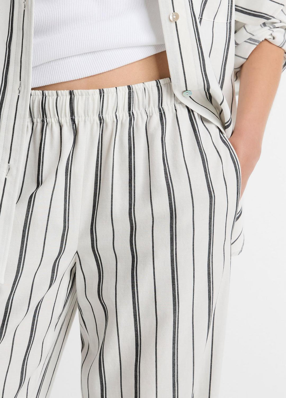 Resort Stripe Pull-On Pant in Wide Leg - WHITE/BLACK