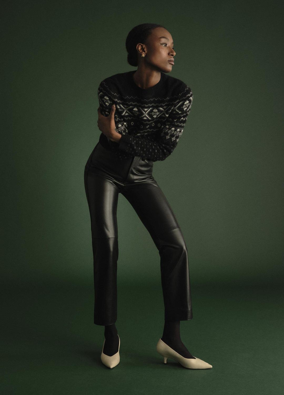 Fair Isle Plush Cashmere Sweater in Crew Neck - BLACK/WHITE COMBO