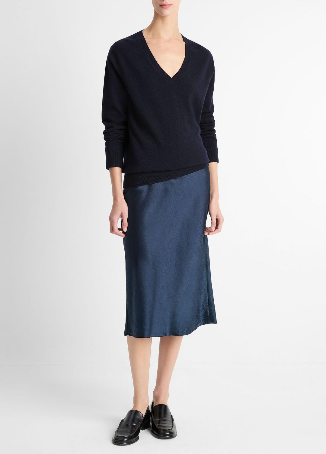 Cashmere Weekend V-Neck Sweater in V-Neck - COASTAL BLUE