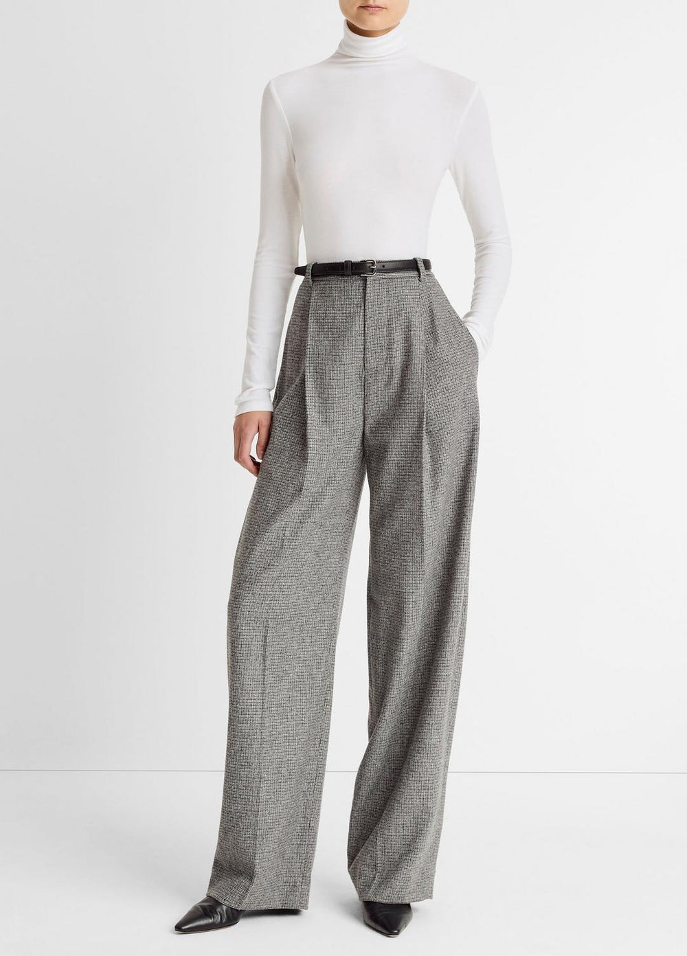 Essential Long-Sleeve Turtleneck Top in Long Sleeve - OFF WHITE