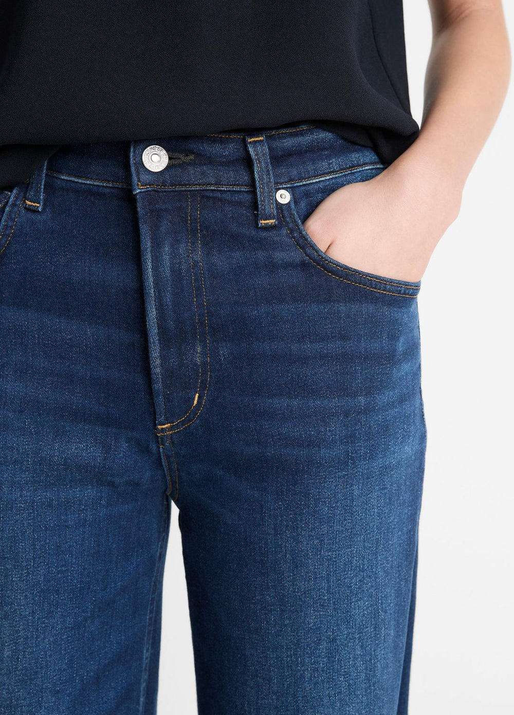 Citizens of Humanity Lyra Wide-Leg Crop Clean-Hem Jean in Denim - DAKOTA