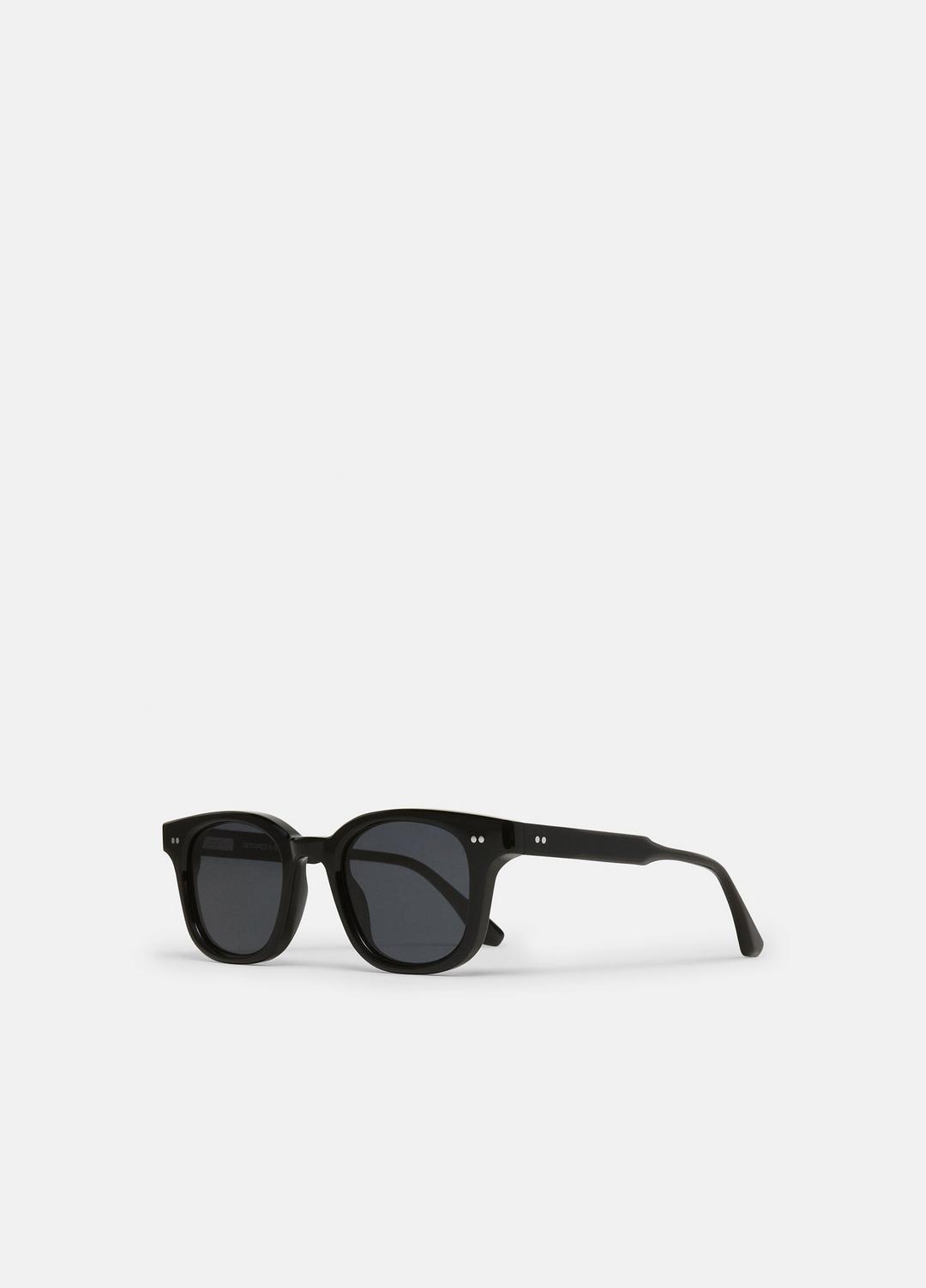 Chimi 02 Sunglasses in Sunglasses - BLACK